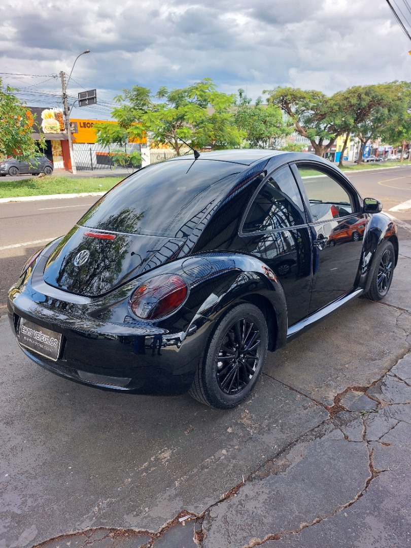 VOLKSWAGEN NEW BEETLE