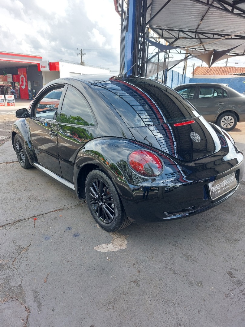 VOLKSWAGEN NEW BEETLE