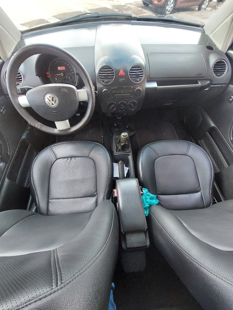 VOLKSWAGEN NEW BEETLE