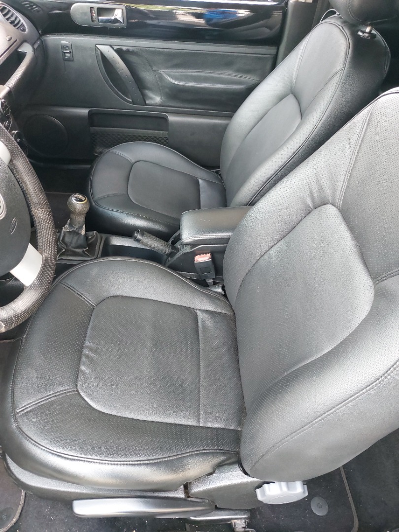 VOLKSWAGEN NEW BEETLE