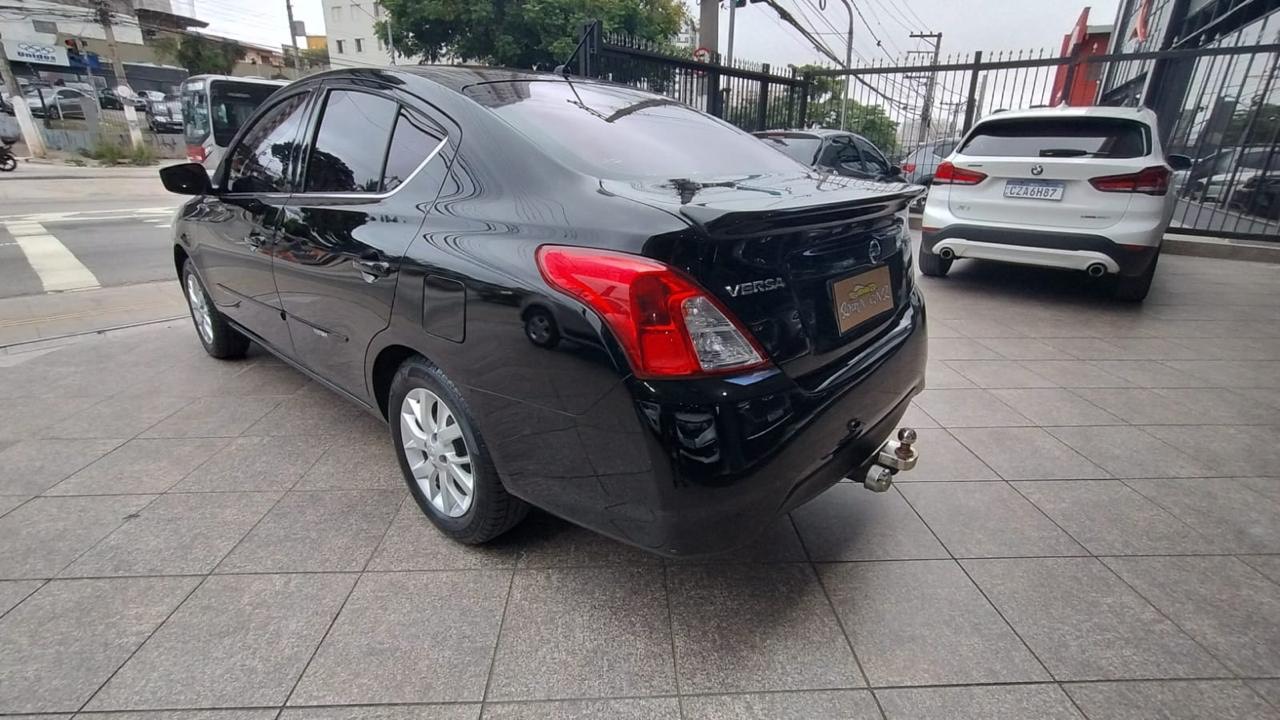 NISSAN VERSA