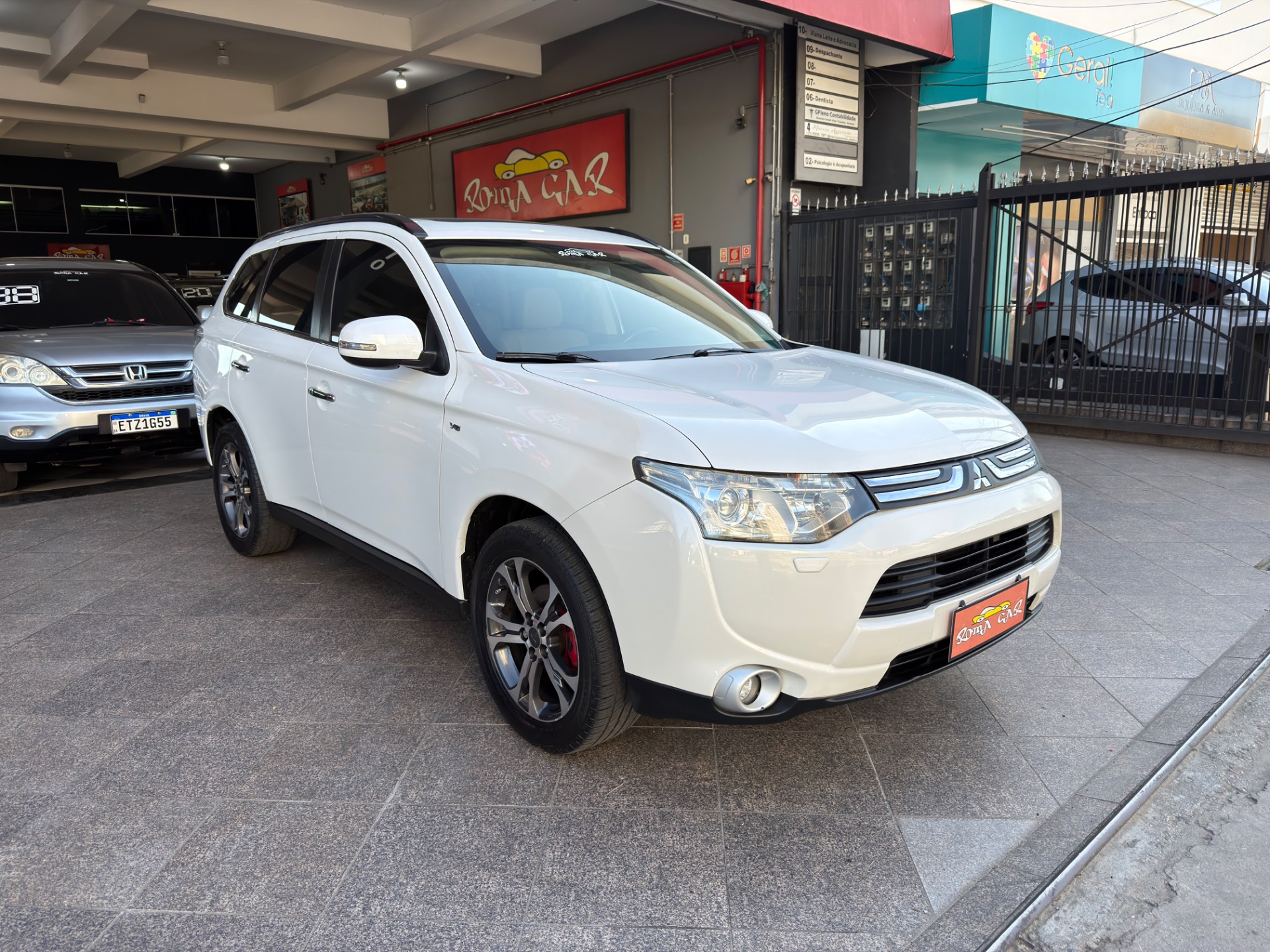 MITSUBISHI OUTLANDER