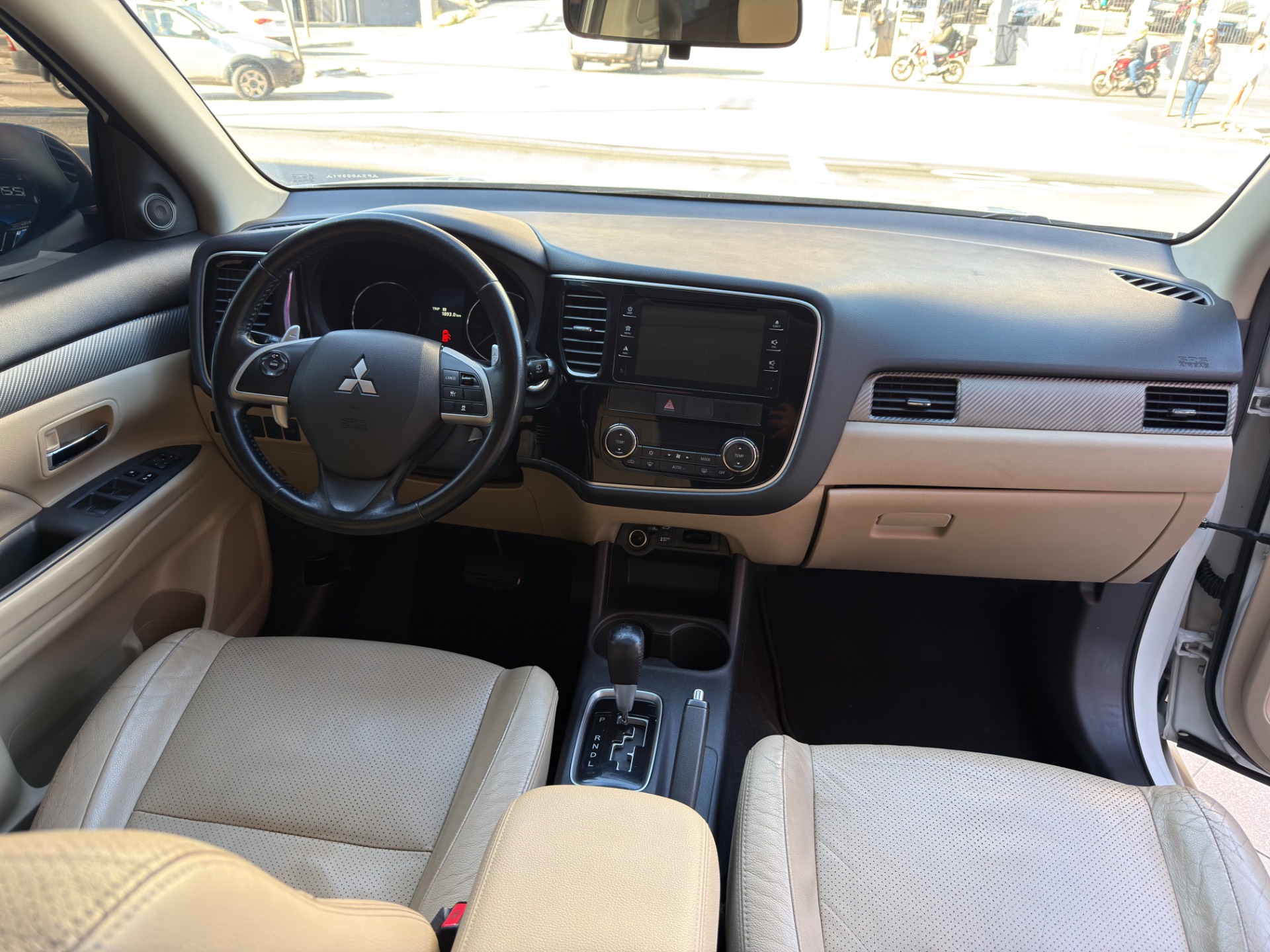 MITSUBISHI OUTLANDER