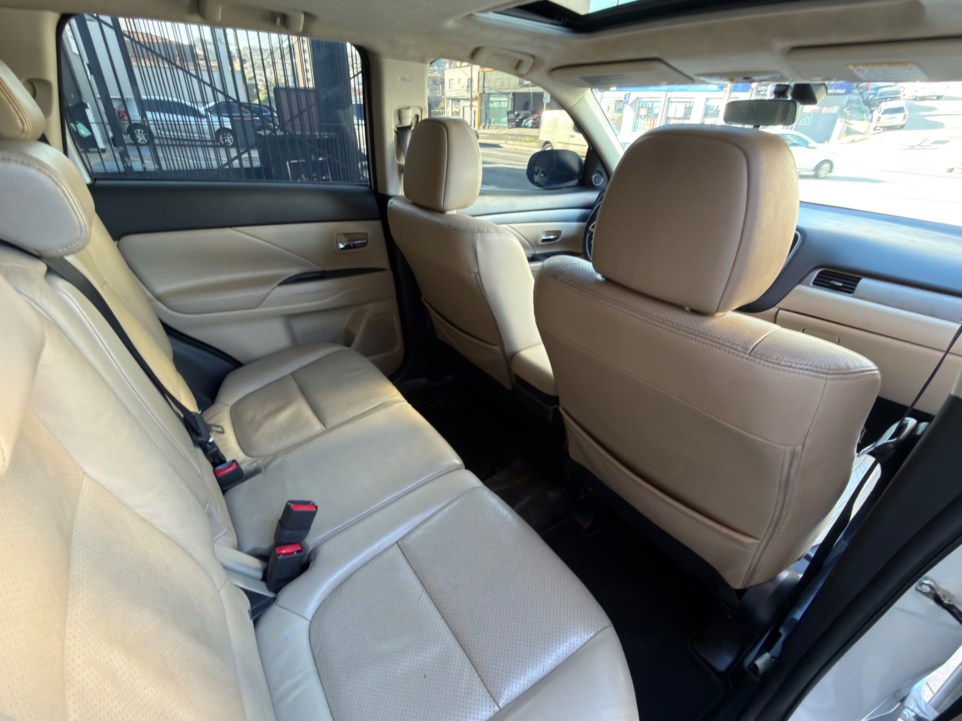 MITSUBISHI OUTLANDER