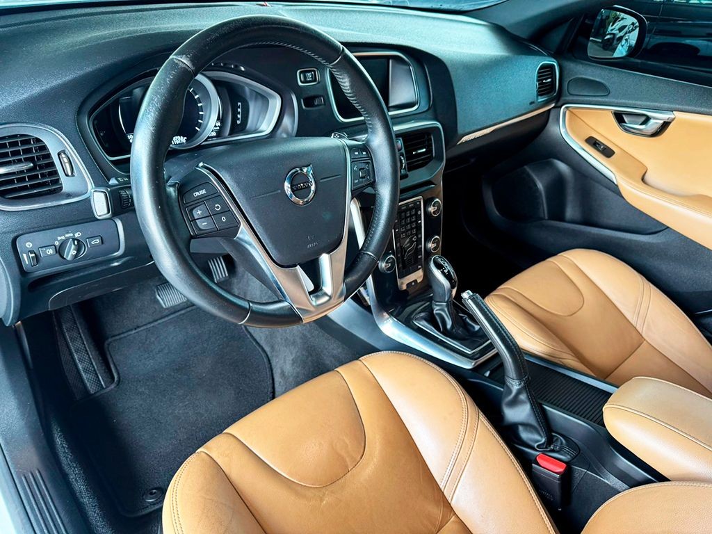 VOLVO V40