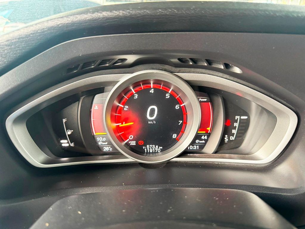 VOLVO V40