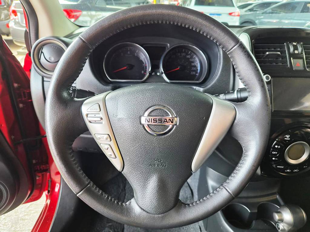NISSAN VERSA