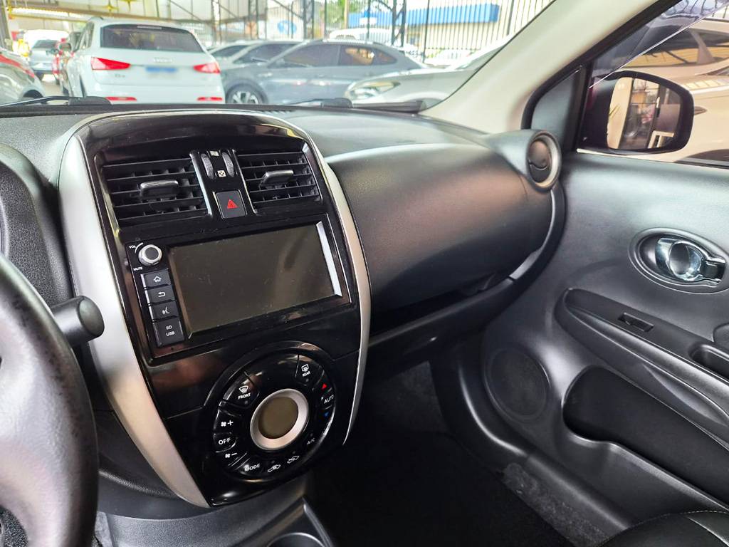 NISSAN VERSA