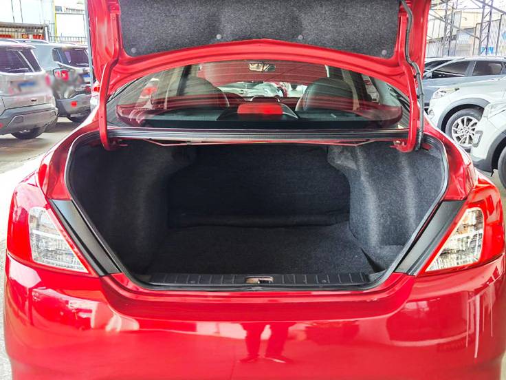 NISSAN VERSA