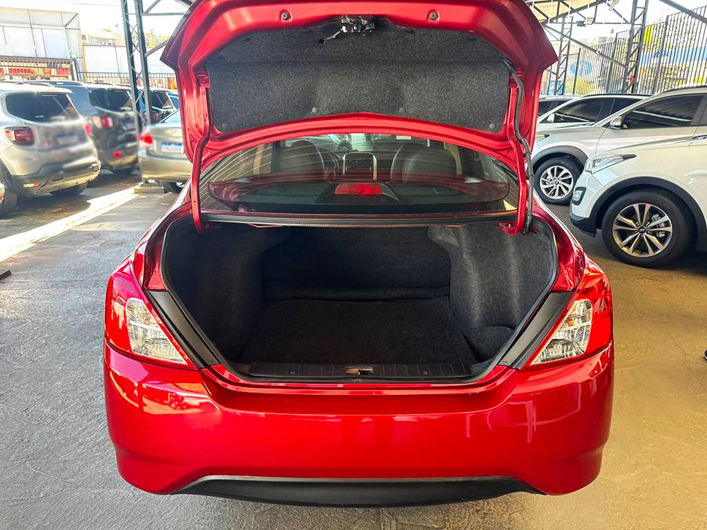 NISSAN VERSA