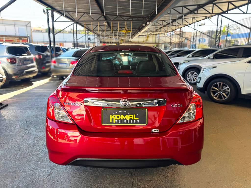 NISSAN VERSA