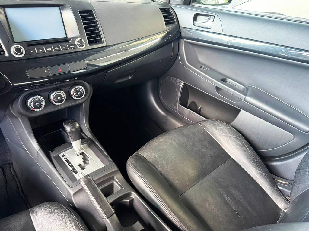 MITSUBISHI LANCER