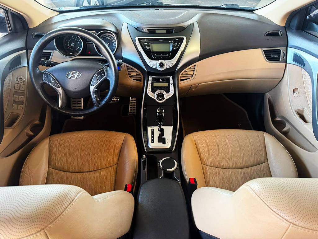 HYUNDAI ELANTRA
