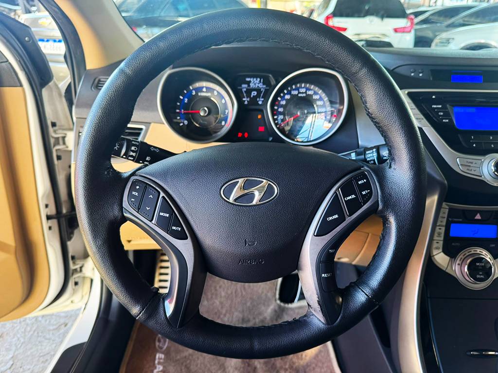 HYUNDAI ELANTRA