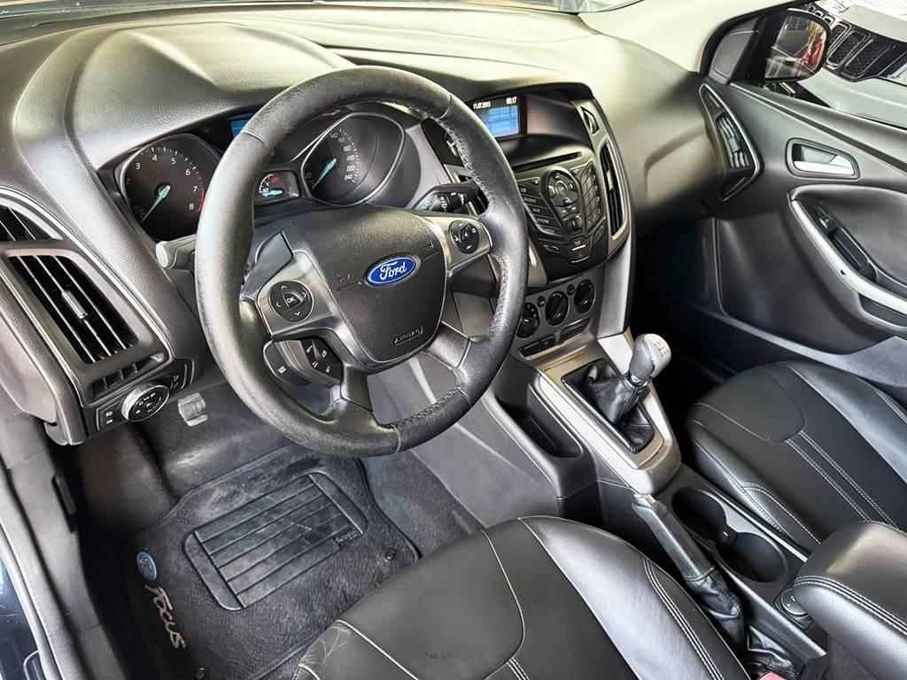 FORD FOCUS
