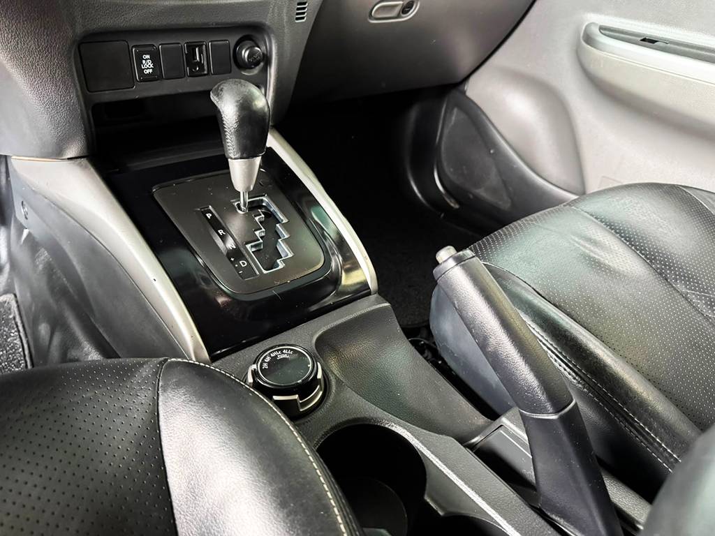 MITSUBISHI L200 TRITON