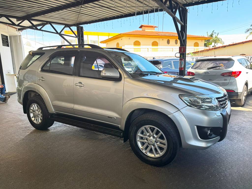 TOYOTA HILUX SW4