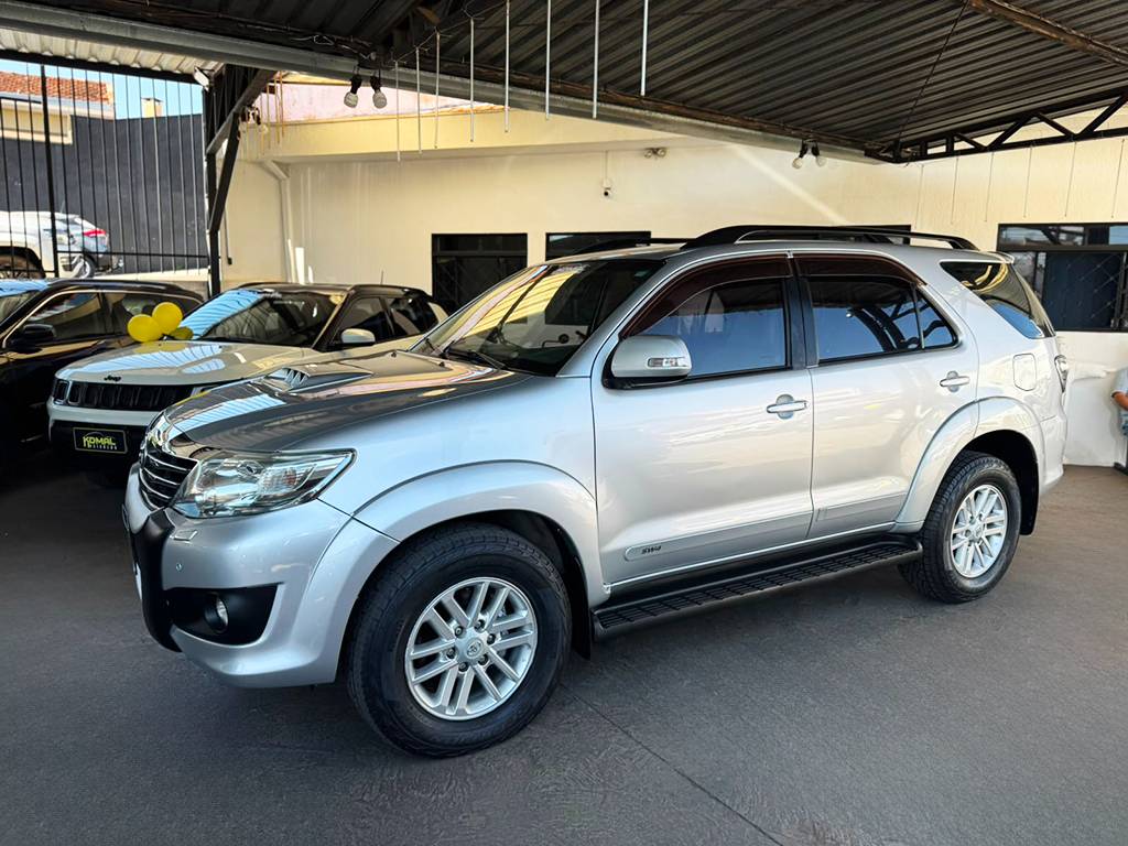 TOYOTA HILUX SW4