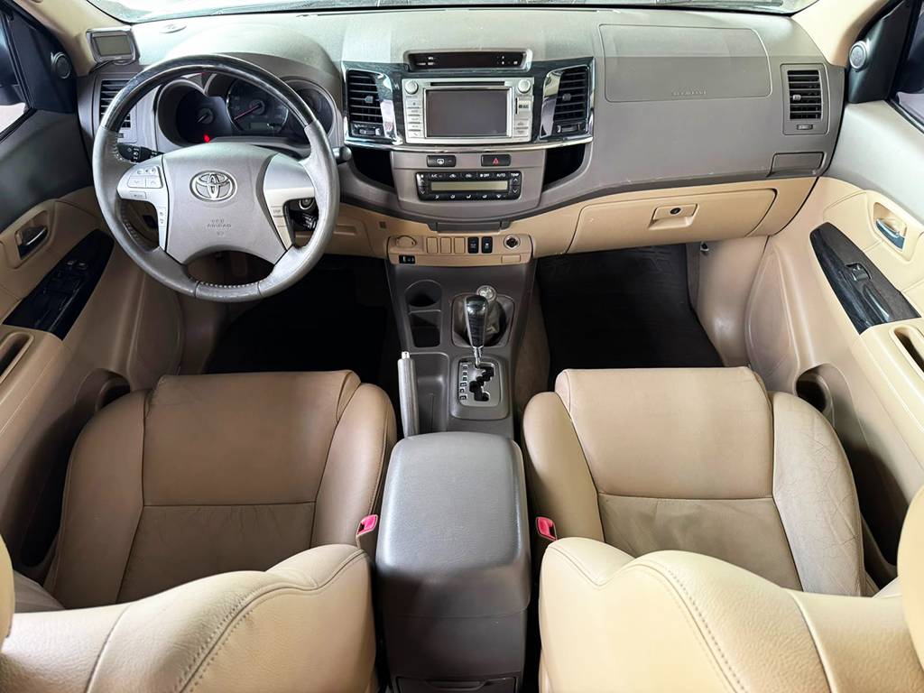 TOYOTA HILUX SW4