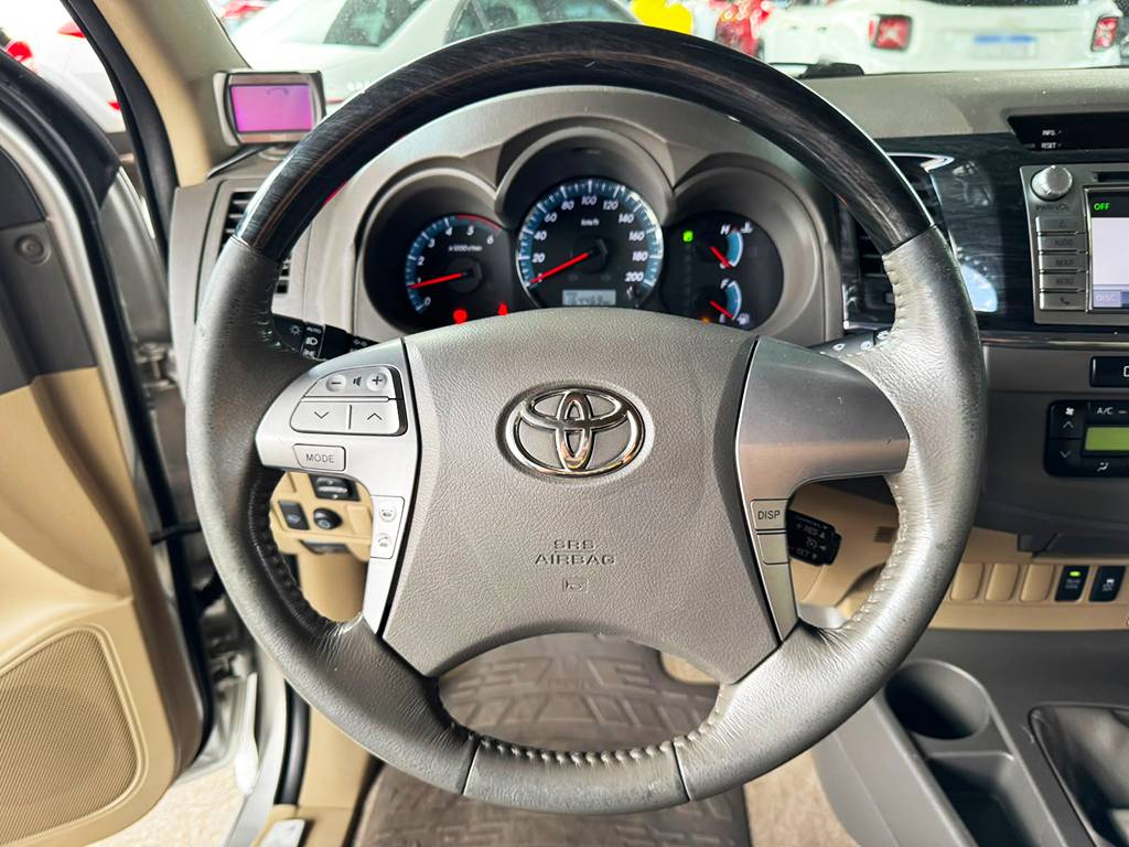 TOYOTA HILUX SW4