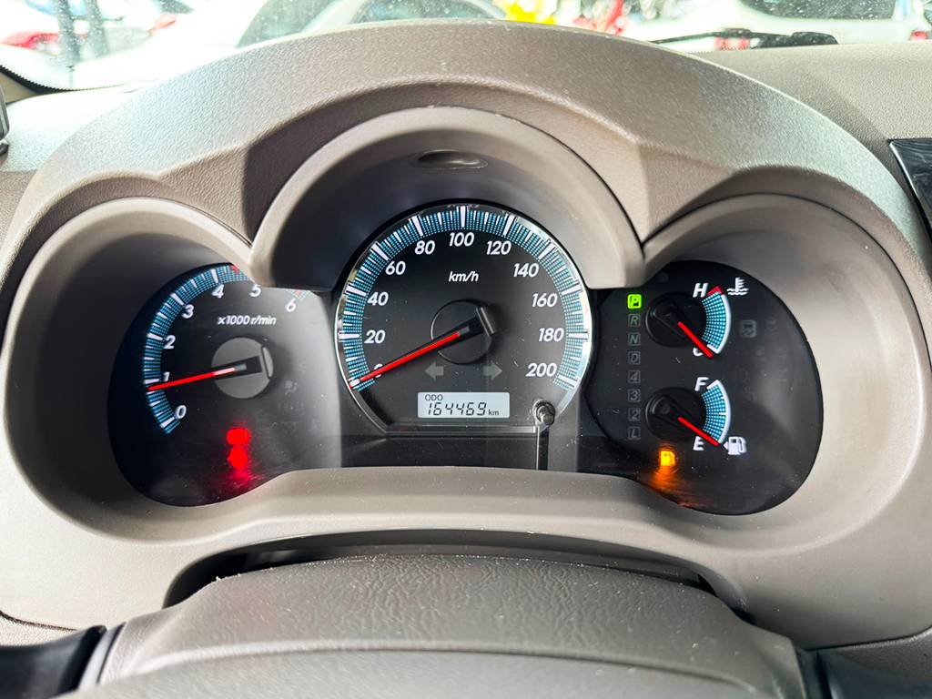 TOYOTA HILUX SW4