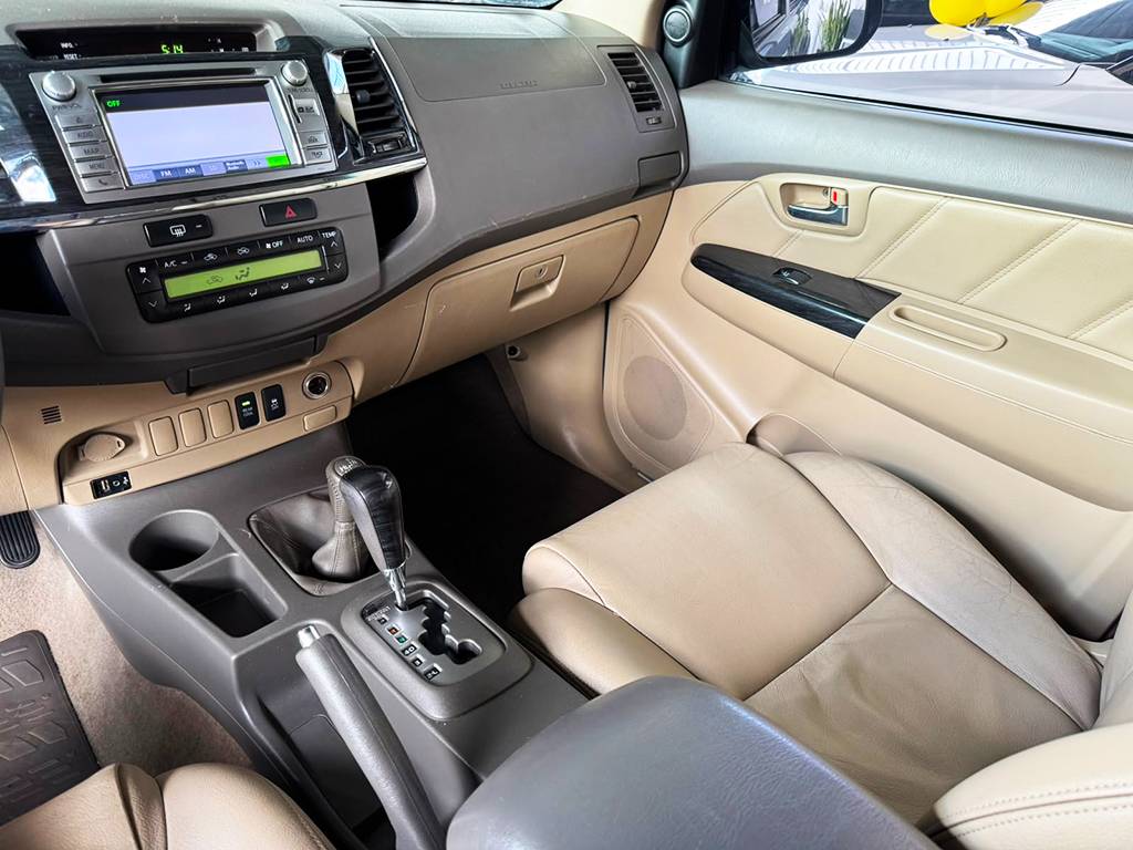 TOYOTA HILUX SW4