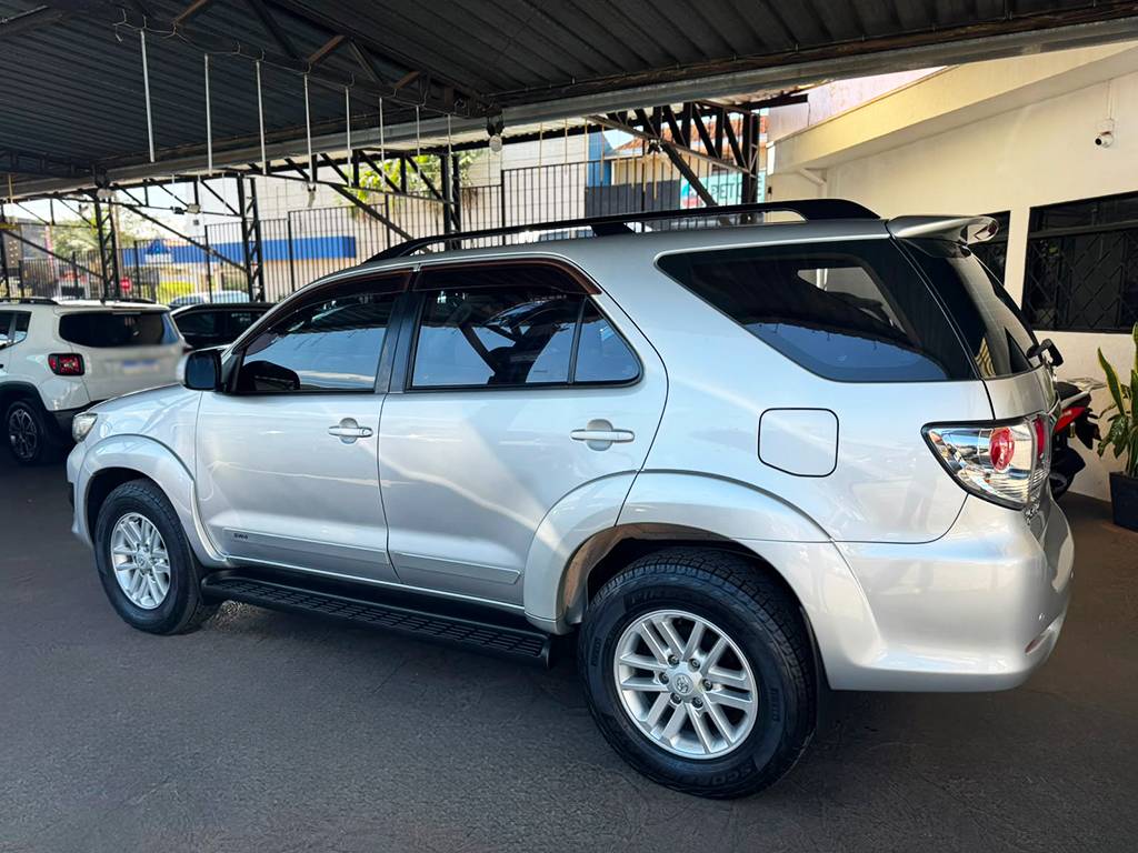 TOYOTA HILUX SW4