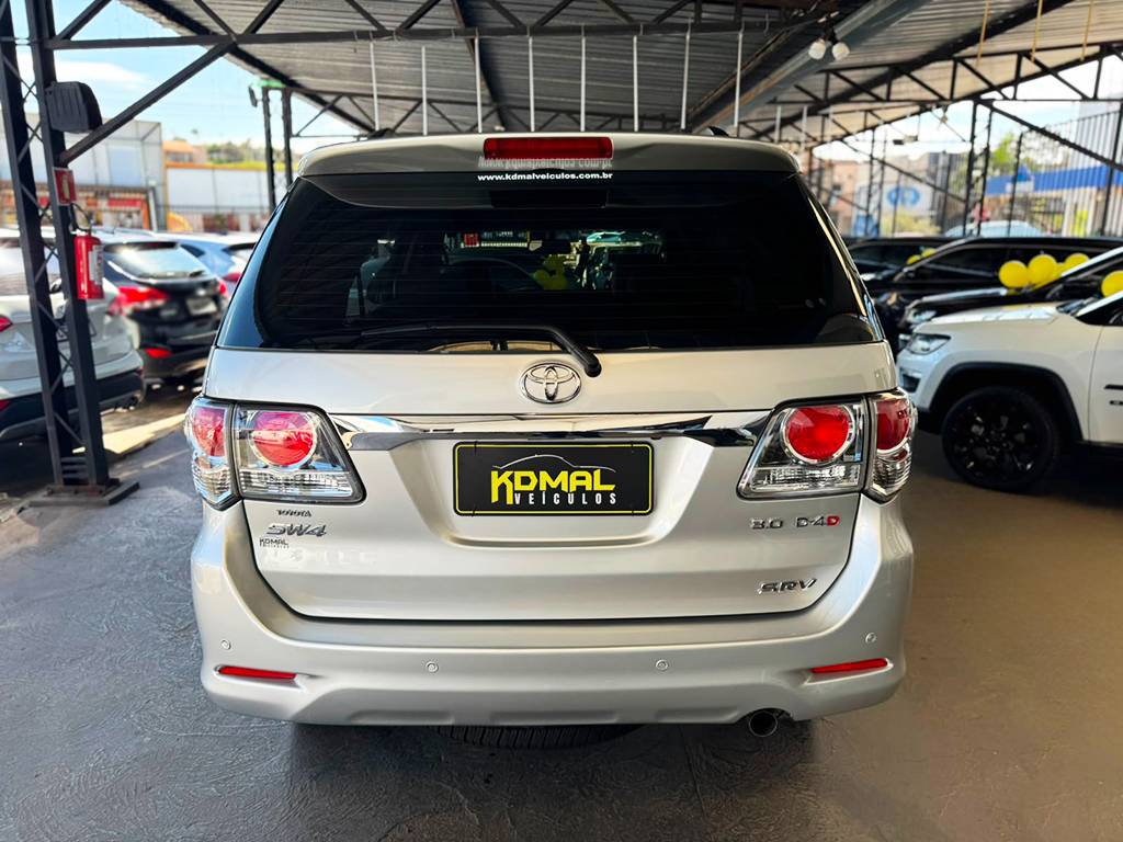 TOYOTA HILUX SW4