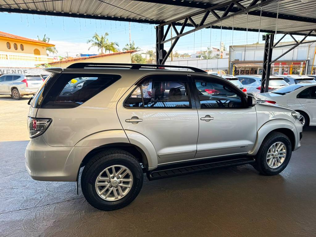 TOYOTA HILUX SW4