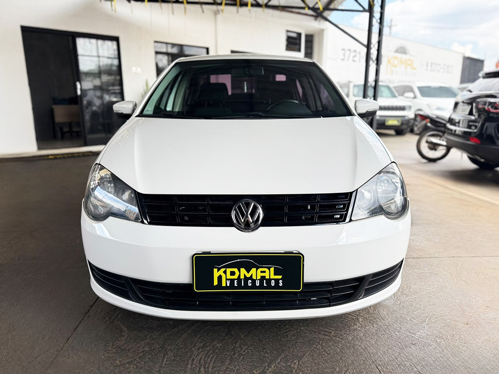 VOLKSWAGEN POLO SEDAN