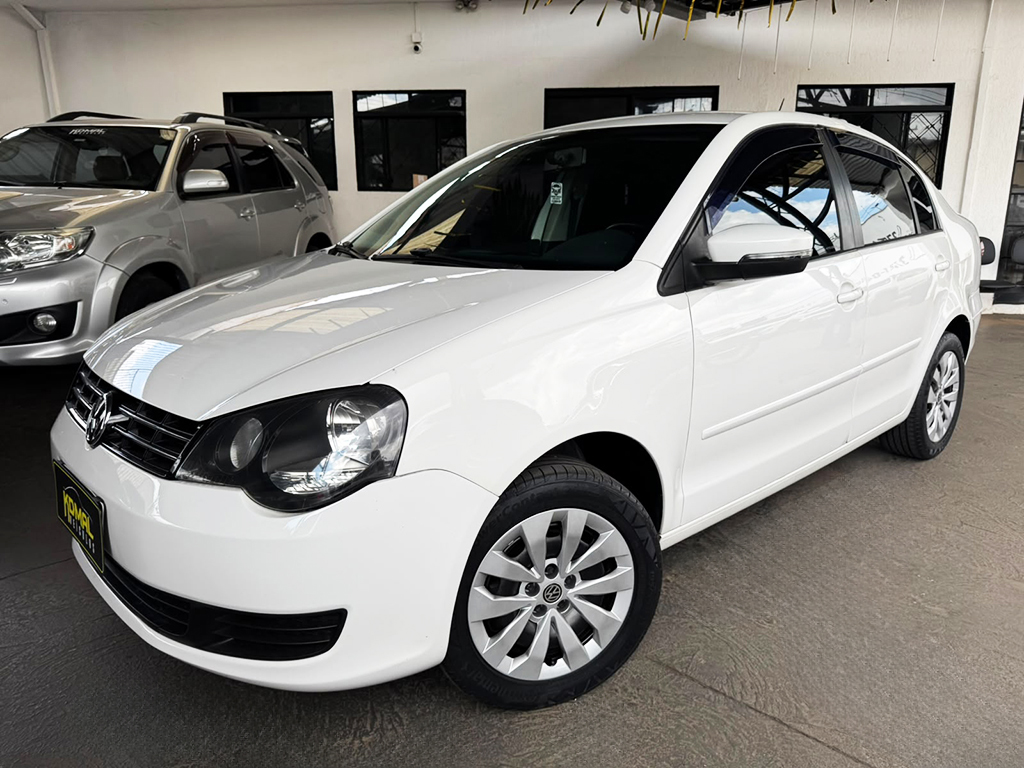 VOLKSWAGEN POLO SEDAN
