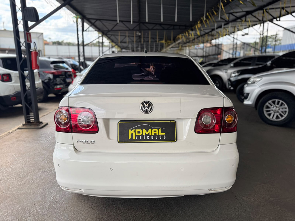 VOLKSWAGEN POLO SEDAN