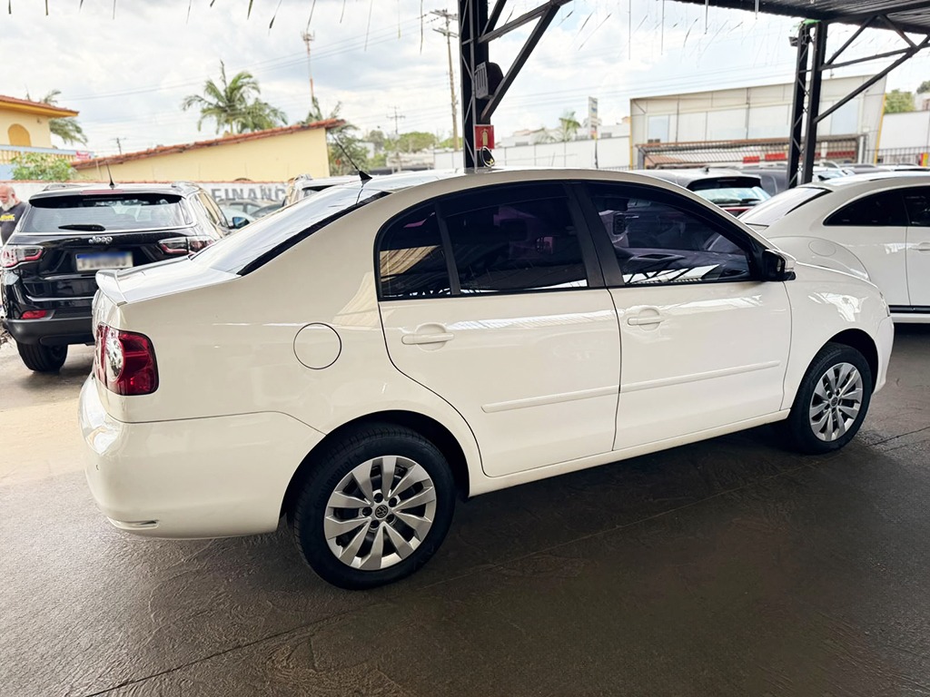 VOLKSWAGEN POLO SEDAN