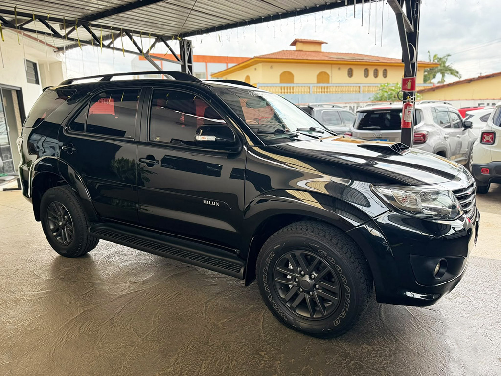 TOYOTA HILUX SW4