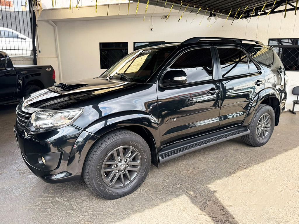 TOYOTA HILUX SW4