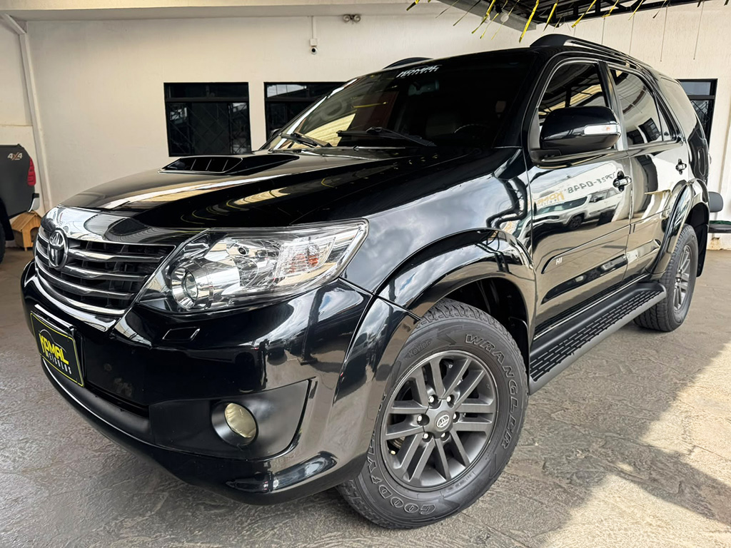 TOYOTA HILUX SW4