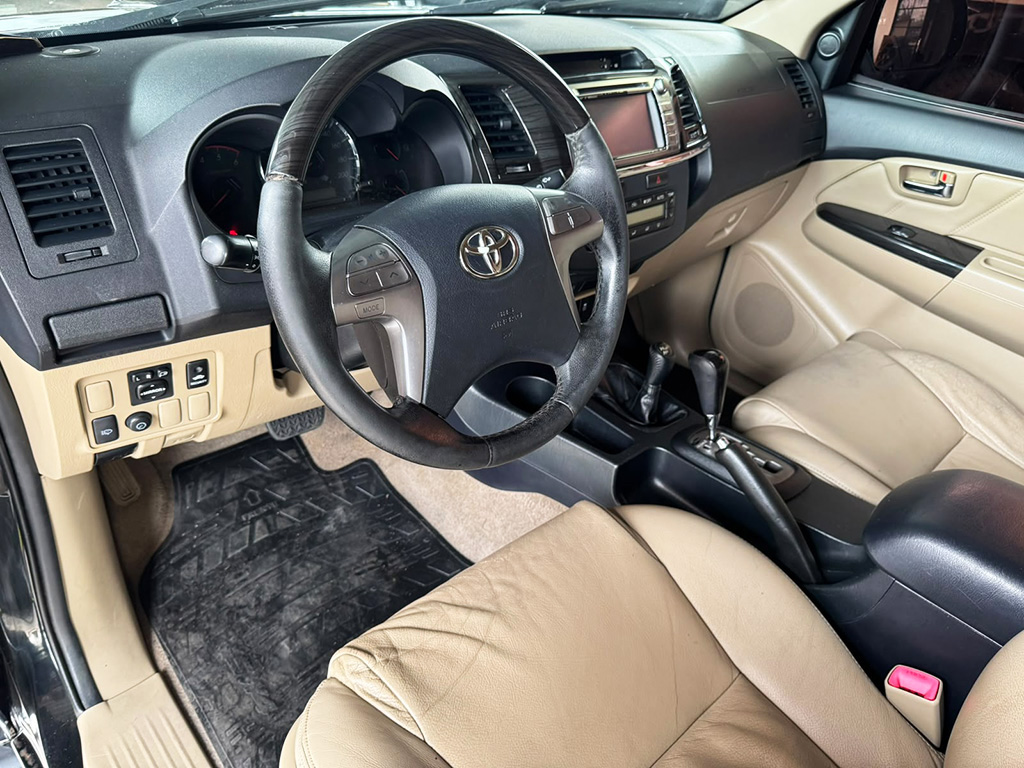 TOYOTA HILUX SW4