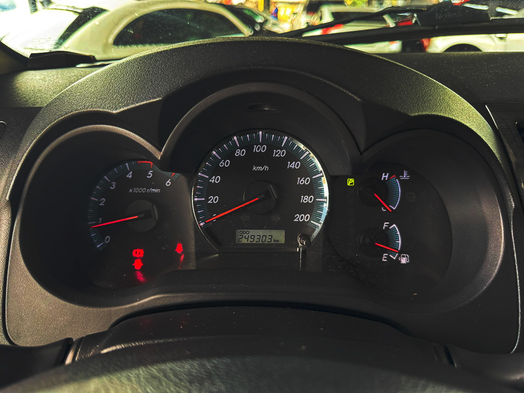 TOYOTA HILUX SW4
