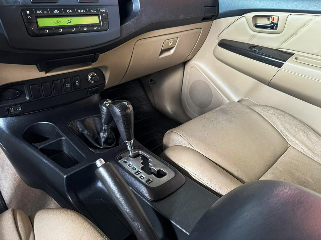 TOYOTA HILUX SW4