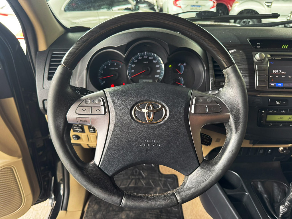 TOYOTA HILUX SW4