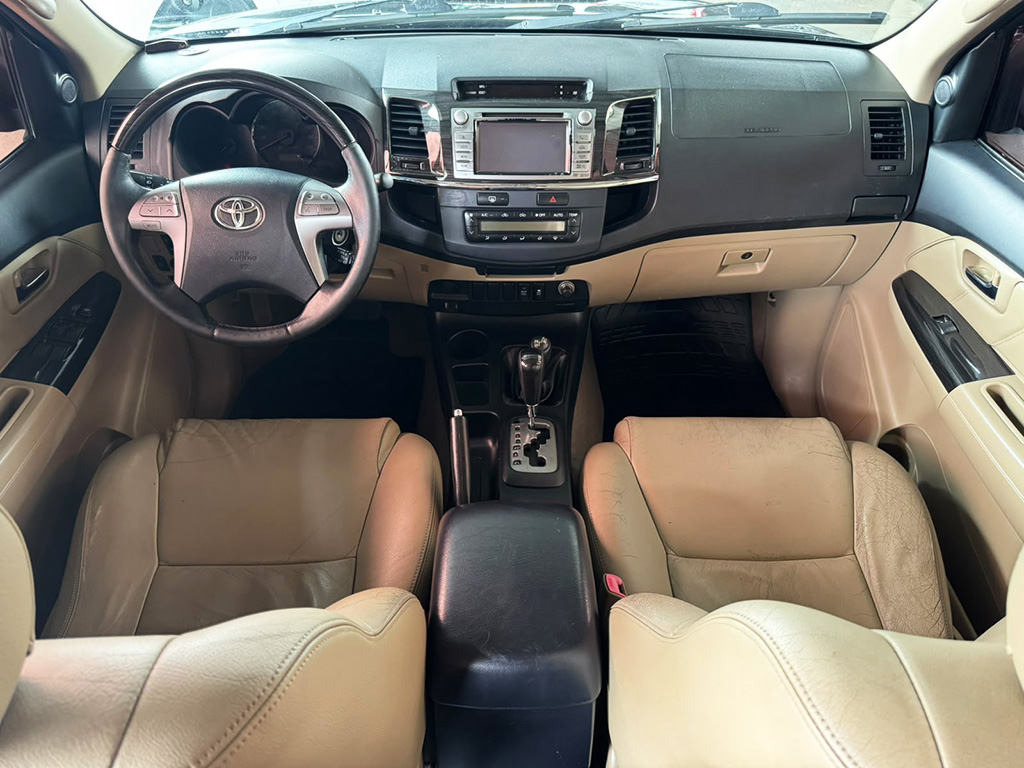 TOYOTA HILUX SW4