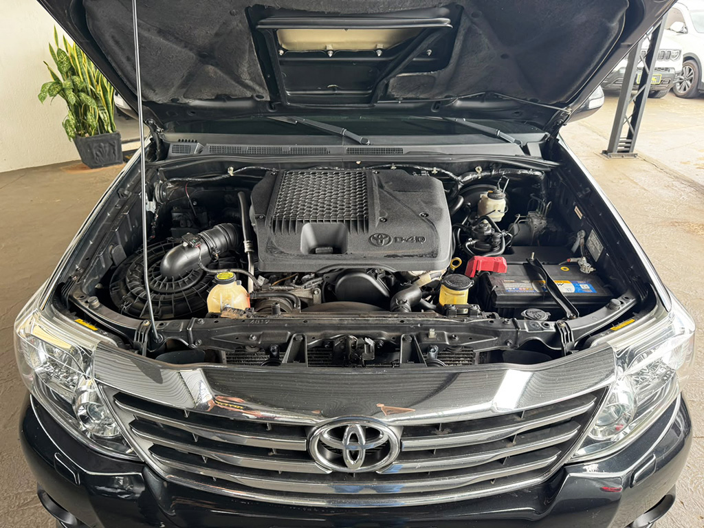 TOYOTA HILUX SW4