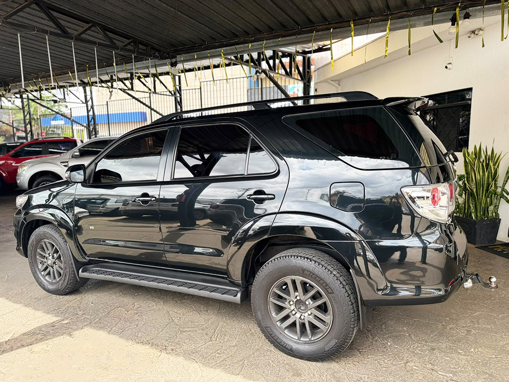 TOYOTA HILUX SW4