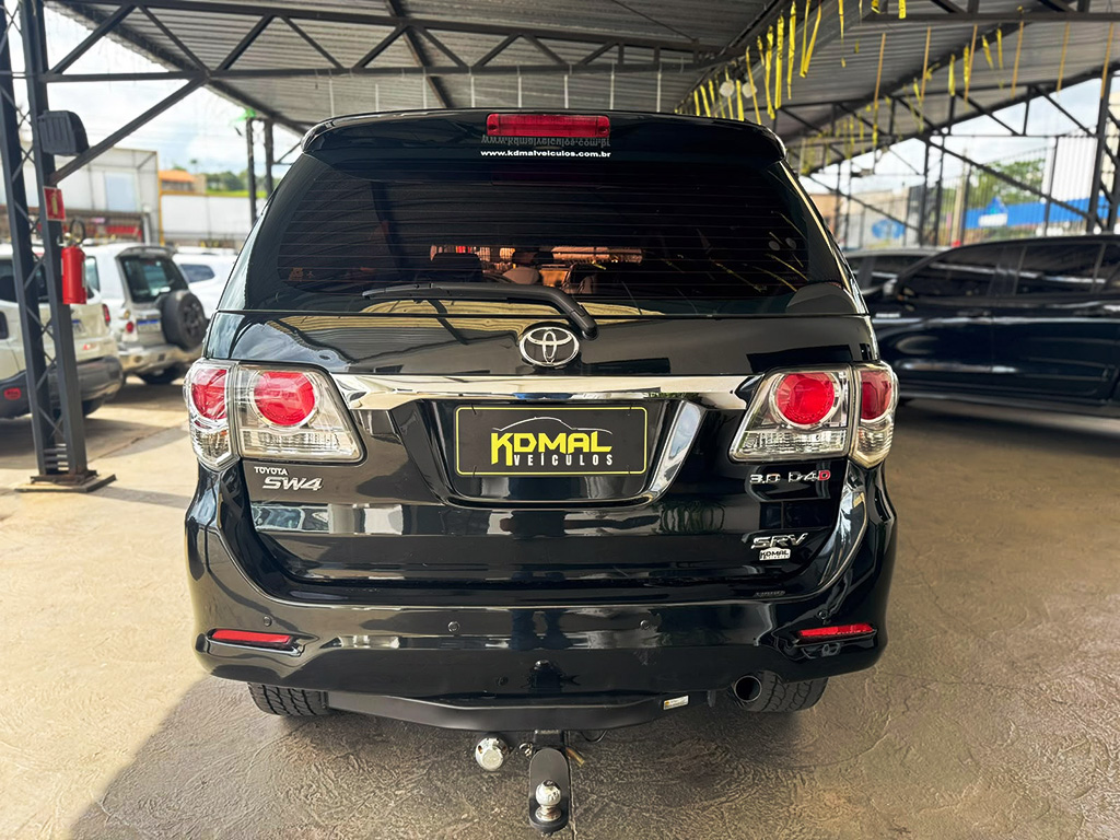 TOYOTA HILUX SW4