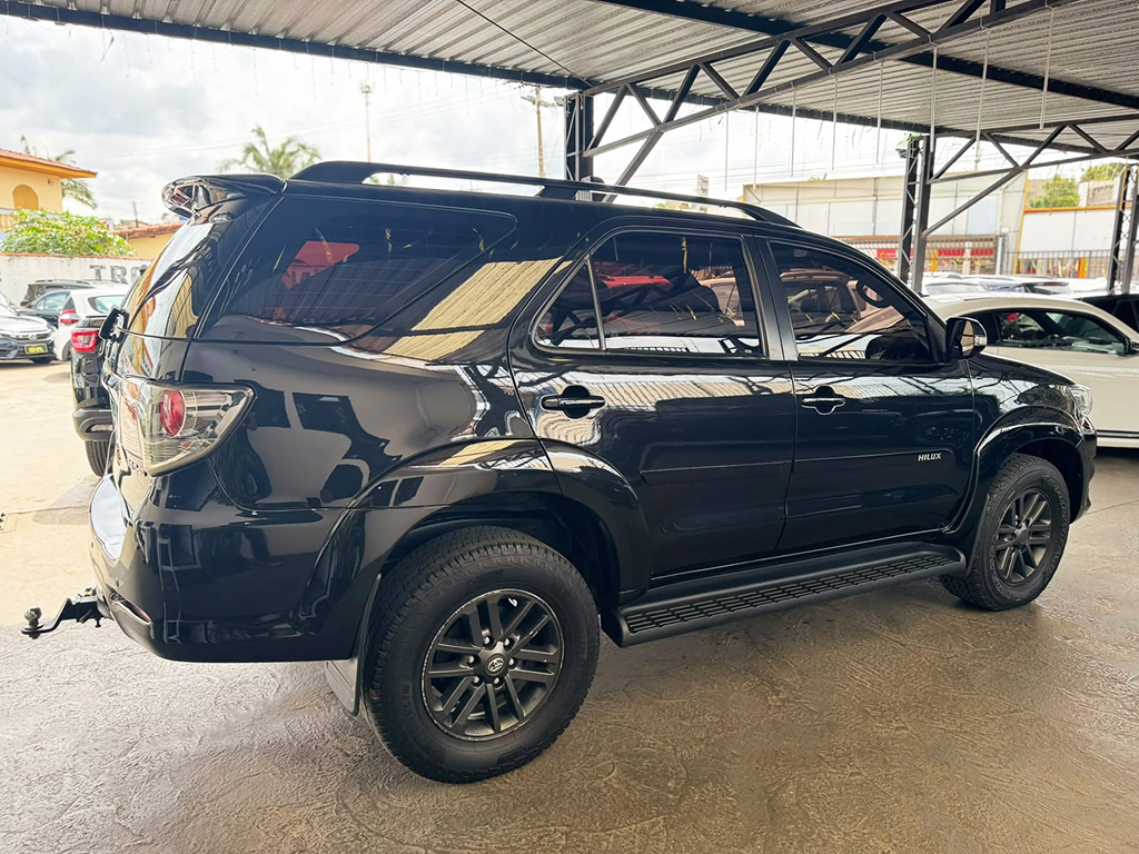 TOYOTA HILUX SW4