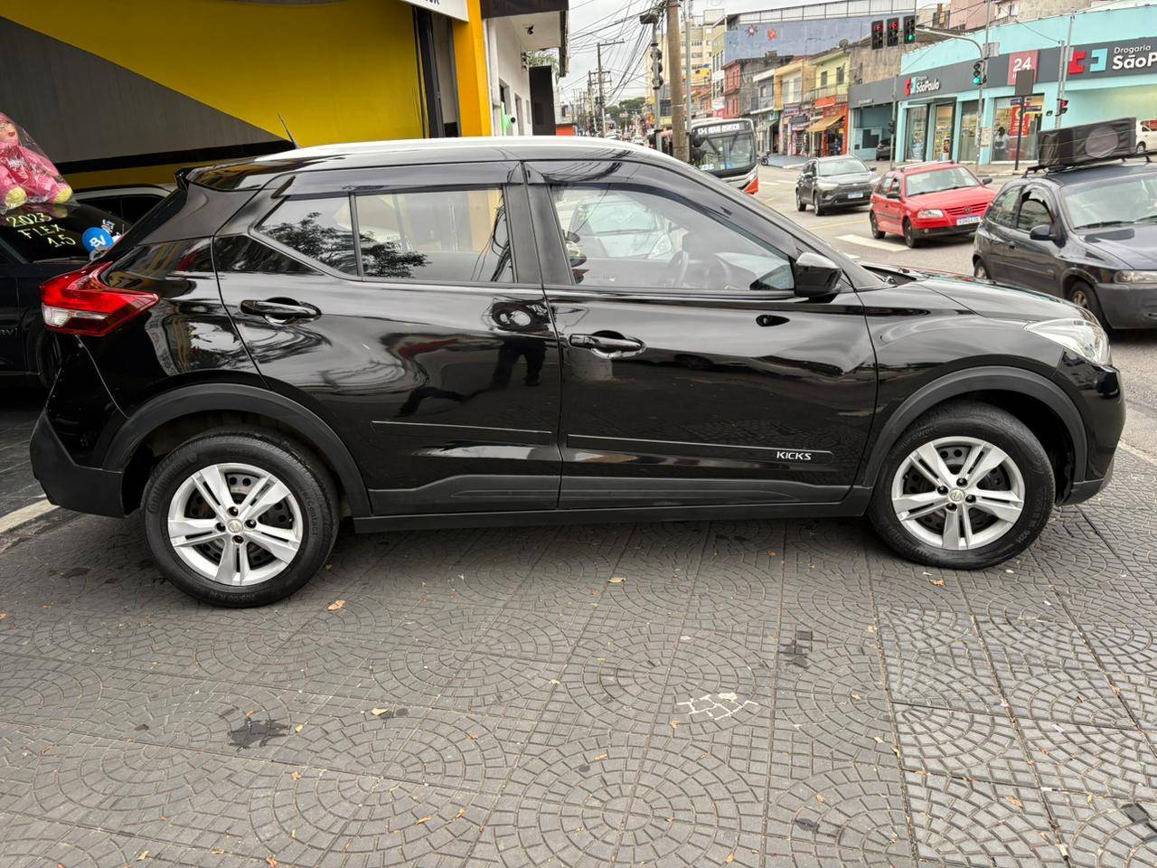 NISSAN KICKS