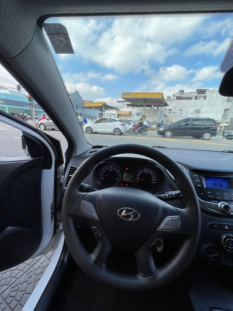 HYUNDAI HB20
