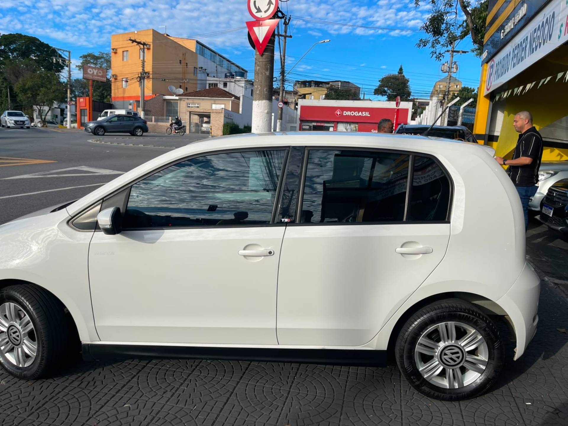 VOLKSWAGEN UP