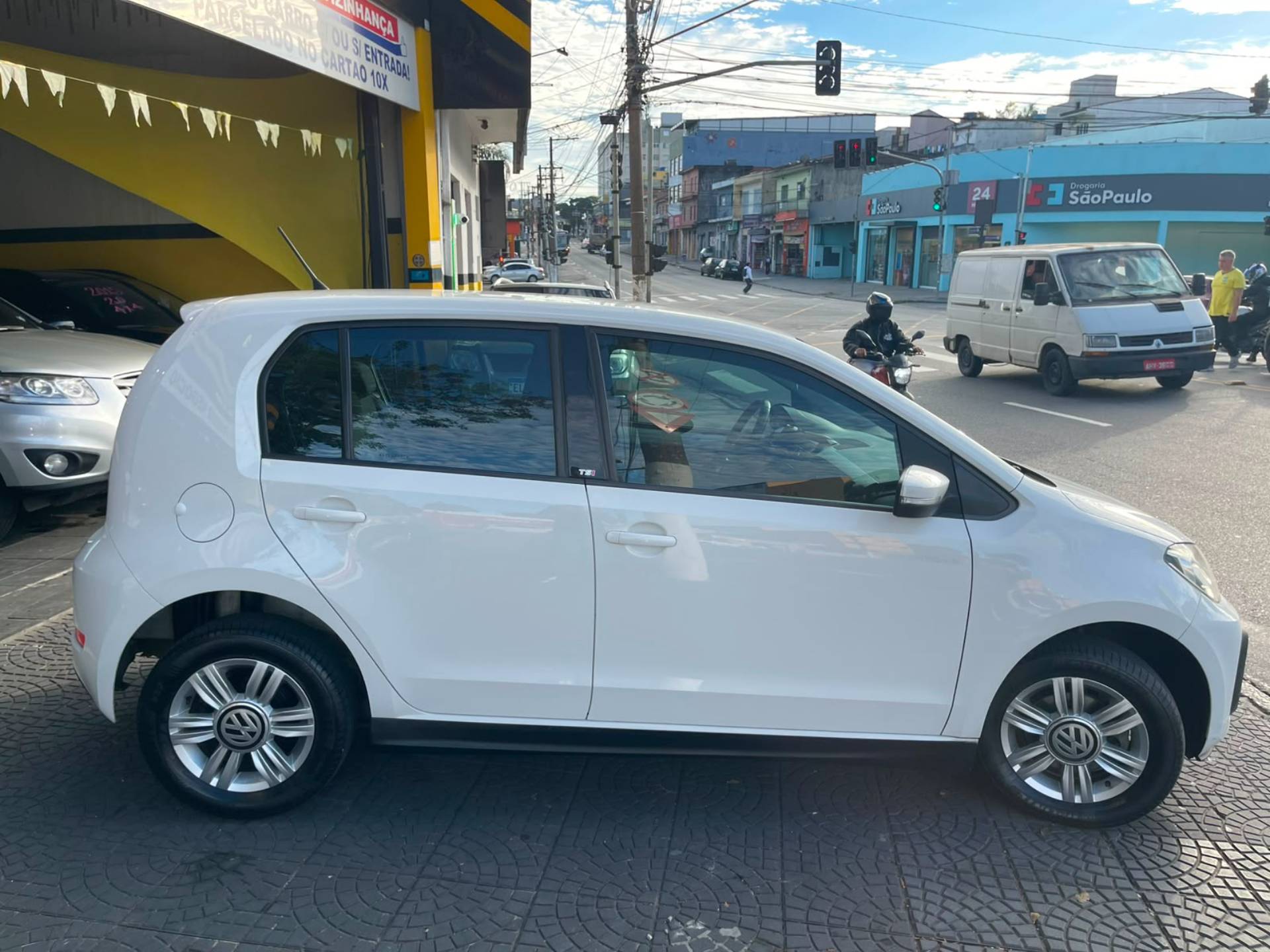 VOLKSWAGEN UP