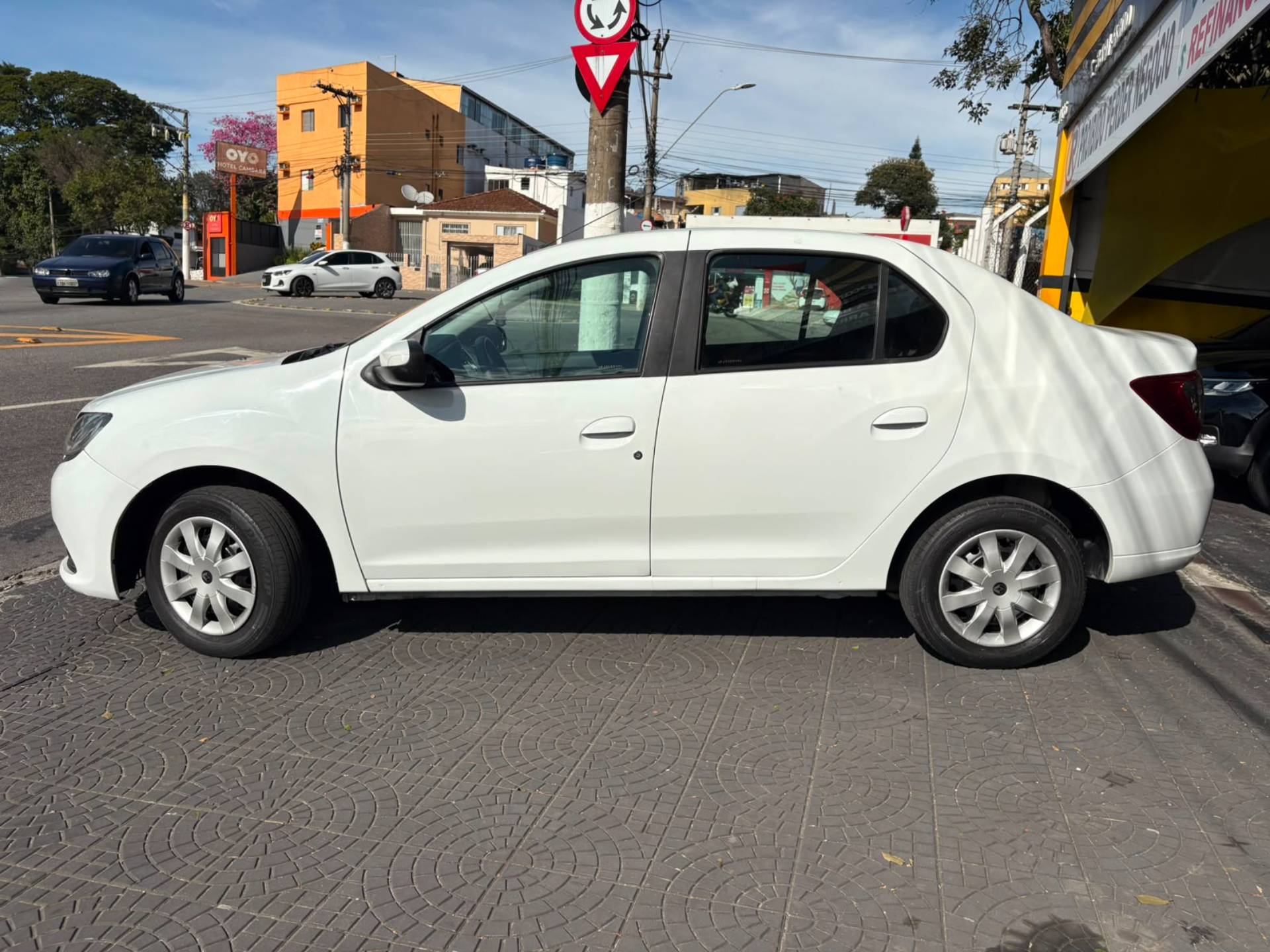 RENAULT LOGAN